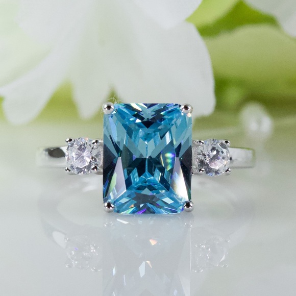 Stunning 3.00 Ct Vivid Blue Radiant Cut CZ Travel Ring In Sterling Silver - Picture 1 of 5